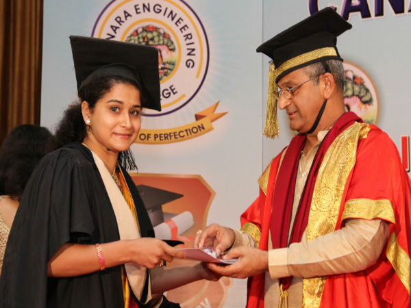 ಪದವಿ ಪ್ರಮಾಣ ಪತ್ರ ಪ್ರದಾನ