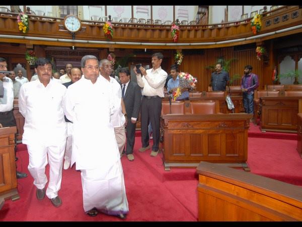 ಅಂಬೇಡ್ಕರ್ ಫೋಟೋ ಹಾಕಿ