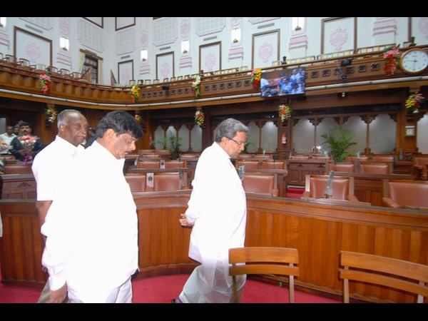 ಸದಸ್ಯರು ಚೇಷ್ಟೆ ಮಾಡುವಂತಿಲ್ಲ