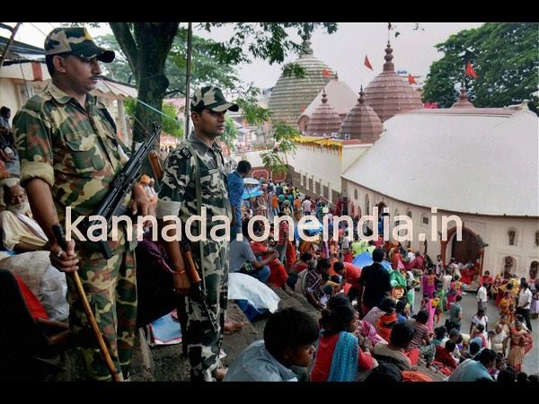 ಕಾಮಾಕ್ಯ ದೇಗುಲದ ಭಕ್ತರು