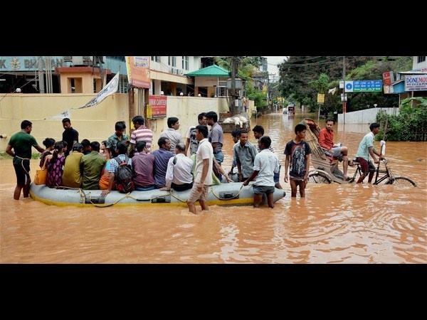 ಸಂಚಾರಕ್ಕೆ ರಬ್ಬರ್ ಬೋಟ್ ಬಳಕೆ 