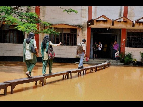 ರಕ್ಷಣಾ ಕಾರ್ಯಾಚರಣೆ ಭರದಿಂದ ಸಾಗಿದೆ