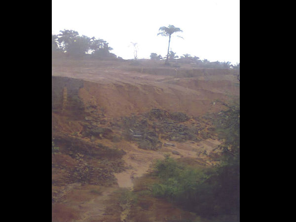  ಎರಡೇ ಮಳೆಗೆ ಸಂಪೂರ್ಣ‌ ಕುಸಿದ ತಡೆಗೋಡೆ :