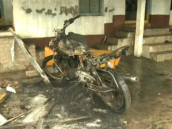 ಸುಟ್ಟು ಕರಕಲಾದ ಬೈಕ್