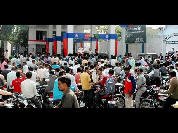 ನಾಗಪುರದಲ್ಲಿ ಪೆಟ್ರೋಲ್ ಬಂಕ್ ಮುಂದೆ