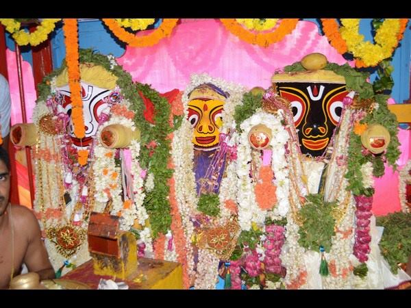 ಪ್ರತಿಮೆಗಳು ಅಪೂರ್ಣಗೊಂಡಿದ್ದವು. 