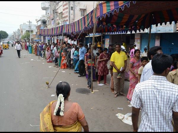 ಅಪೂರ್ಣ ವಿಗ್ರಹಗಳನ್ನು ಪ್ರತಿಷ್ಠಾಪಿಸಿದ ರಾಜ