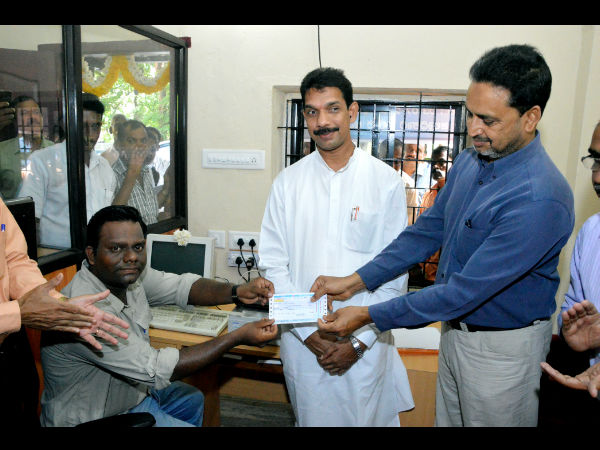  ಜಿಲ್ಲಾಧಿಕಾರಿ ಕಚೇರಿ ಆವರಣದಲ್ಲಿ ರೈಲು ಟಿಕೆಟ್‌