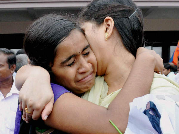 ಕಟ್ಟೆಯೊಡೆದ ಬಂಧುಗಳ ಕಣ್ಣೀರಿನ ಪ್ರವಾಹ