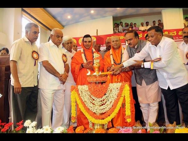 ನನ್ನವರೇ ನನಗೆ ಮುಳ್ಳಾದರು: ಯಡಿಯೂರಪ್ಪ ನನ್ನವರೇ ನನಗೆ ಮುಳ್ಳಾದರು: ಯಡಿಯೂರಪ್ಪ