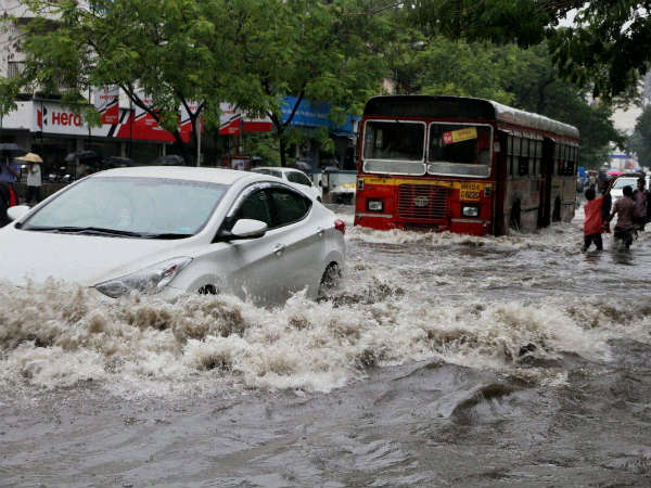 ರಸ್ತೆ ಸಂಚಾರ ಸಂಪೂರ್ಣ ಅಸ್ತವ್ಯಸ್ತ
