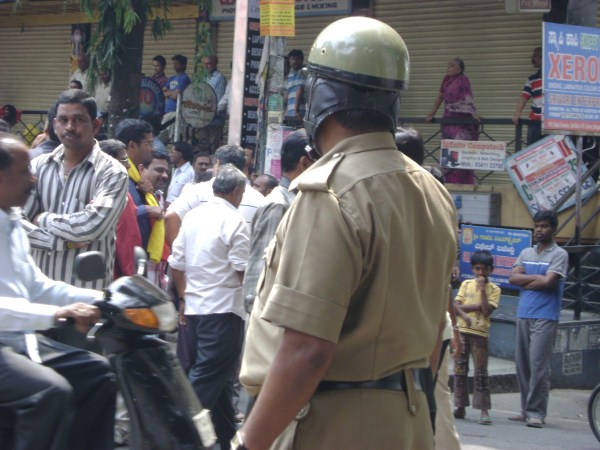 ಸಿಕ್ಕಿಬಿದ್ದ ಪೊಲೀಸ್ ಇನ್ ಸ್ಪೆಕ್ಟರ್ ಸಿಕ್ಕಿಬಿದ್ದ ಪೊಲೀಸ್ ಇನ್ ಸ್ಪೆಕ್ಟರ್