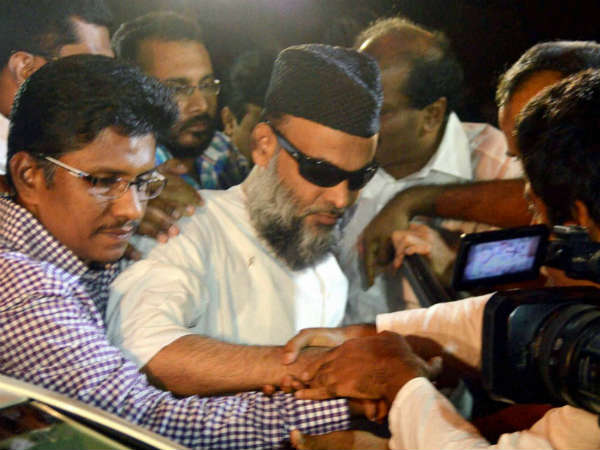 ಜೈಲಿಂದ ಹೊರಗೆ ಬಂದ ಉಗ್ರ ಅಬ್ದುಲ್ ಮದನಿ ಜೈಲಿಂದ ಹೊರಗೆ ಬಂದ ಉಗ್ರ ಅಬ್ದುಲ್ ಮದನಿ