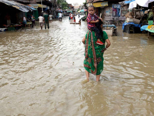 ಕೆಳಗಿಳಿಸಮ್ಮಾ ಪ್ಲೀಸ್ ನೀರಾಟ ಆಟಬೇಕು ಕೆಳಗಿಳಿಸಮ್ಮಾ ಪ್ಲೀಸ್ ನೀರಾಟ ಆಟಬೇಕು