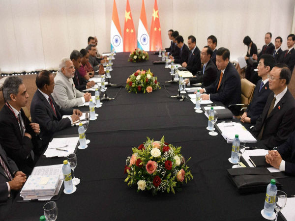 ಚೀನಾ ಅಧ್ಯಕ್ಷರ ಜೊತೆ ಮೋದಿ ಚೀನಾ ಅಧ್ಯಕ್ಷರ ಜೊತೆ ಮೋದಿ