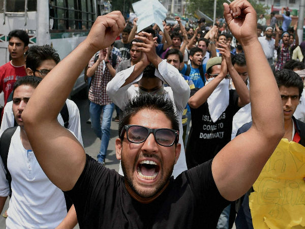 ಇಸ್ರೇಲ್ ದಾಳಿಗೆ ಕಾಶ್ಮೀರದಲ್ಲಿ ಪ್ರತಿಭಟನೆ: ಇಸ್ರೇಲ್ ದಾಳಿಗೆ ಕಾಶ್ಮೀರದಲ್ಲಿ ಪ್ರತಿಭಟನೆ: