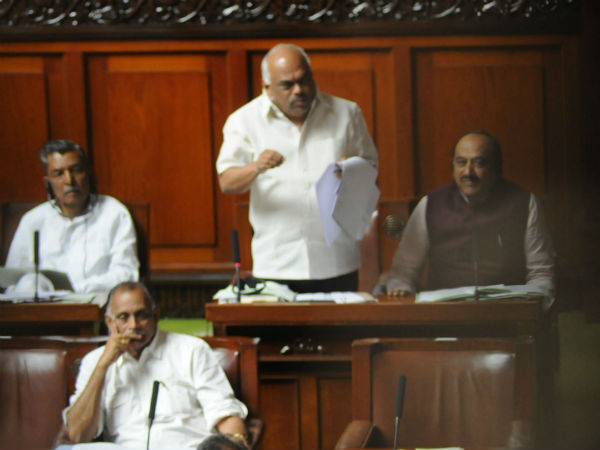 ಅತ್ಯಾಚಾರಿಗಳನ್ನು ಗುಂಡಿಕ್ಕಿ ಕೊಲ್ಲಿ