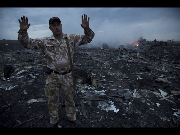 ಅವಶೇಷಗಳ ನಡುವೆ ಸಂಚಾರ