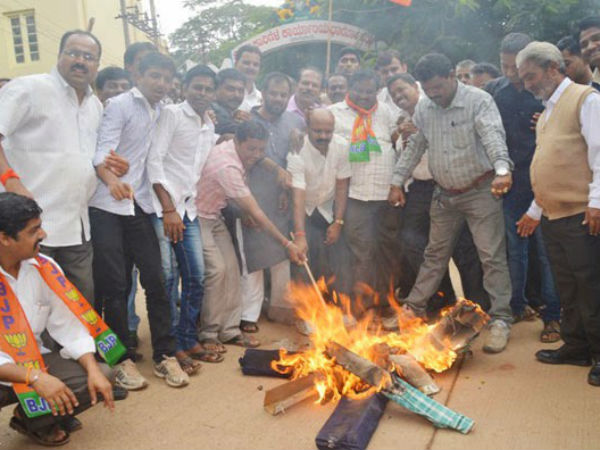 ಧಾರವಾಡದಲ್ಲಿಯೂ ಪ್ರತಿಭಟನೆಯ ನಿಗಿನಿಗಿ