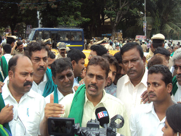 ಸಿಎಂ ನಡವಳಿಕೆ ಸರಿಯಲ್ಲ 