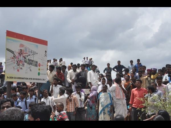 ಎಚ್ಚರಿಕೆ ಫಲಕ ಯಾರು ನೋಡಲಿಲ್ಲ