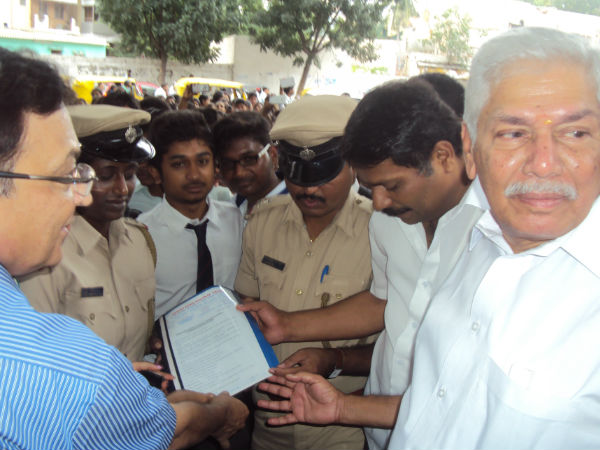 ಮನವಿ ಸಲ್ಲಿಕೆ: