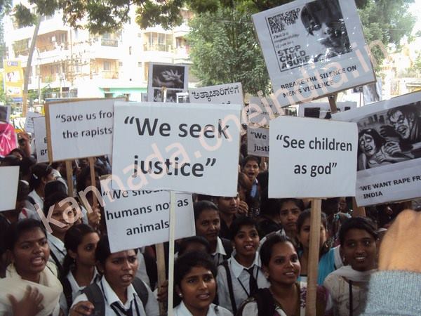  ಅತ್ಯಾಚಾರ ಖಂಡಿಸಿ ಪ್ರತಿಭಟನೆ