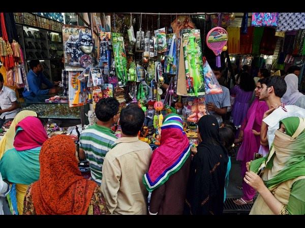 ಶ್ರೀನಗರದ ಲಾಲ್ ಚೌಕ್ ಬಜಾರಿನಲ್ಲಿ 