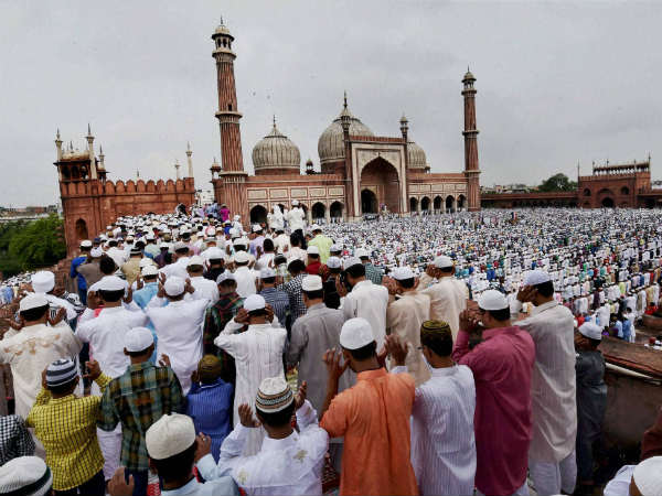 ಜಮಾ ಮಸೀದಿ ಮುಂದೆ ಪ್ರಾರ್ಥನೆ