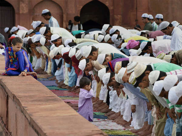 ಜಮಾ ಮಸೀದಿ ಮುಂದೆ ಪ್ರಾರ್ಥನೆ
