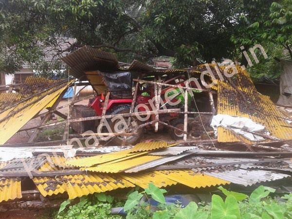 ಕುಸಿದ ಬಿದ್ದ ಶೆಡ್ 