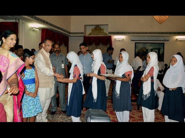 ಹೈದರಾಬಾದಿನಲ್ಲಿ ರಾಜ್ಯಪಾಲರಿಗೆ ರಾಖಿ