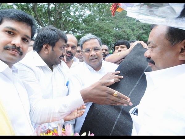 ಅಭಿಮಾನಿಗಳಿಂದ ಉಡುಗೊರೆ