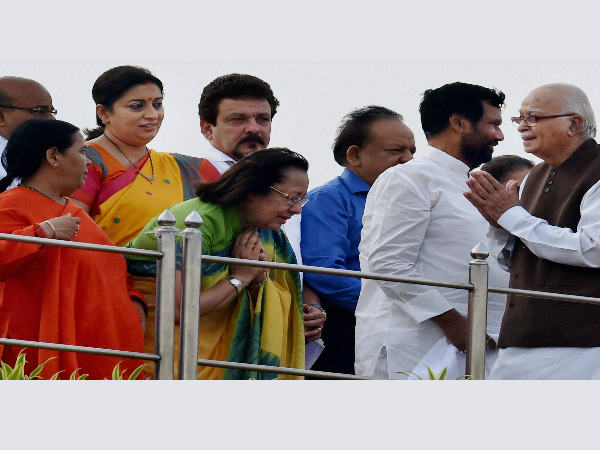 ಸಮಾರಂಭಕ್ಕೆ ಆಗಮಿಸಿದ ಅಡ್ವಾಣಿ