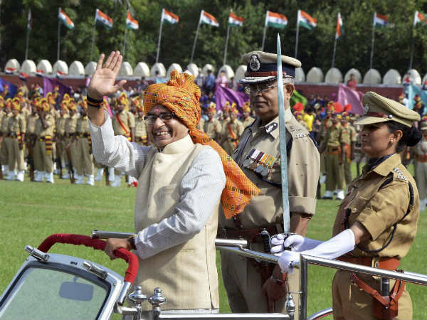 ಗೌರವವಂದನೆ ಸ್ವೀಕರಿಸಿದ ಸಿಎಂ