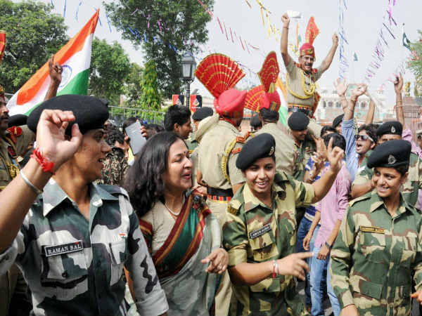 ಗಡಿಯಲ್ಲಿ ಸೈನಿಕರ ಸಂಭ್ರಮ