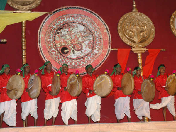 ತಮ್ಮಟೆ ಕಲಾವಿದರ ಒಂದು ತಂಡ