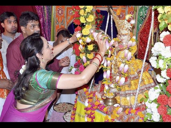 ಮಥುರಾ ಸಂಸದೆ ಹೇಮಾಮಾಲಿನಿ ಪೂಜೆ