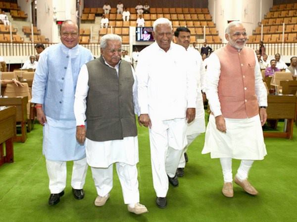 ವೃತ್ತಿ, ರಾಜಕೀಯ ಜೀವನ ಪರಿಚಯ