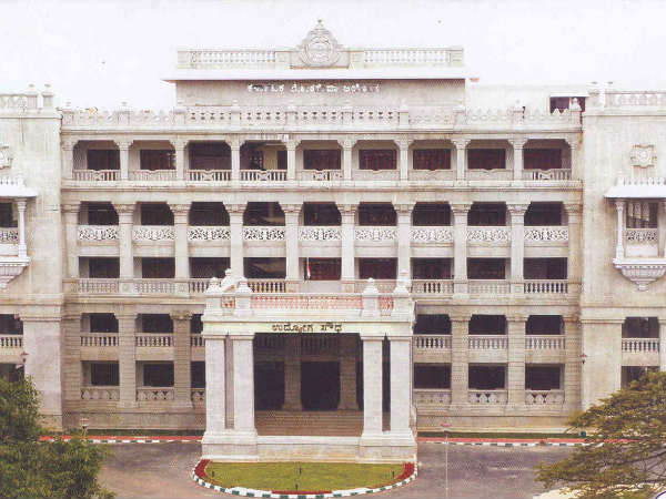 ಅಭ್ಯರ್ಥಿಗಳ ಬೃಹತ್ ಪ್ರತಿಭಟನೆ 