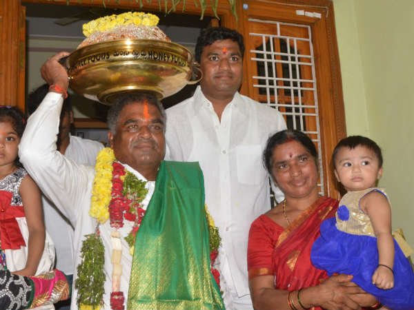 ಕುಟುಂಬದೊಂದಿಗೆ ಸಂಭ್ರಮ