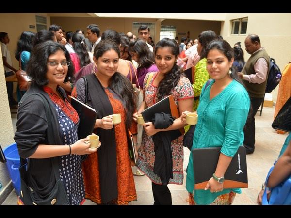 ವಿದ್ಯಾರ್ಥಿನಿಯರ ಸಂಭ್ರಮ
