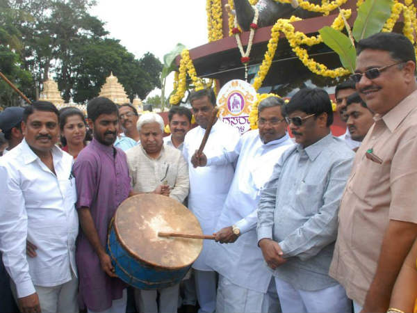 ಆಮಂತ್ರಣ ರಥಕ್ಕೆ ಚಾಲನೆ ನೀಡಿದ ಸಿಎಂ