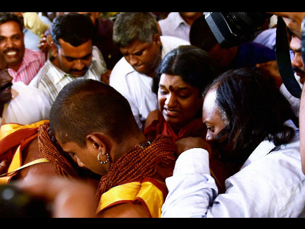 ಪ್ರತಿಭಟನೆಗಳು ಮುಂದುವರೆದಿದೆ ಪ್ರತಿಭಟನೆಗಳು ಮುಂದುವರೆದಿದೆ