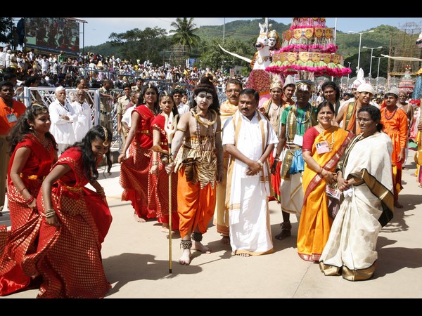 ಎಲ್ಲೆಡೆಯಿಂದ ಹರಿದು ಬಂದಿರುವ ಭಕ್ತ ಸಾಗರ