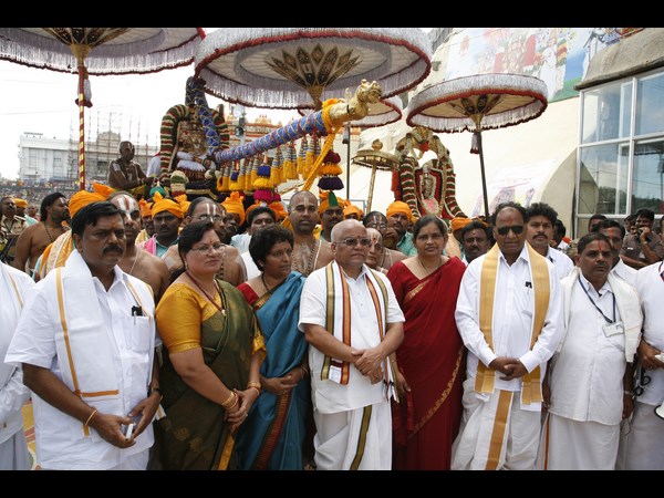 'ಬ್ರಹ್ಮೋತ್ಸವ ಅತಿಥಿಗಳು, ಗಣ್ಯರು 