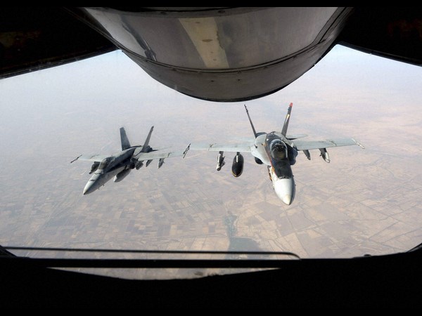 ಲೋಹದ ಹಕ್ಕಿಗಳ ಆಕಾಶ ಚುಂಬನ