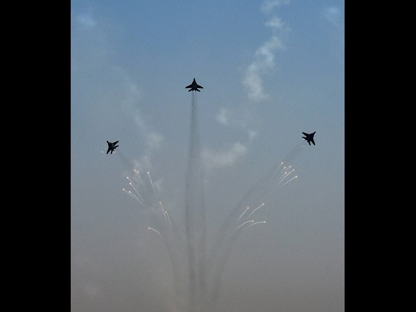 ಲೋಹದ ಹಕ್ಕಿಗಳ ಕಲರವ