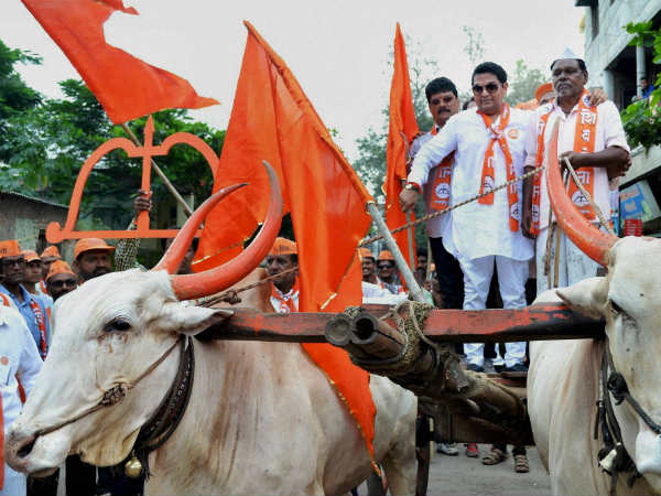 ಎತ್ತಿನಗಾಡಿ ಏರಿ ಪ್ರಚಾರ