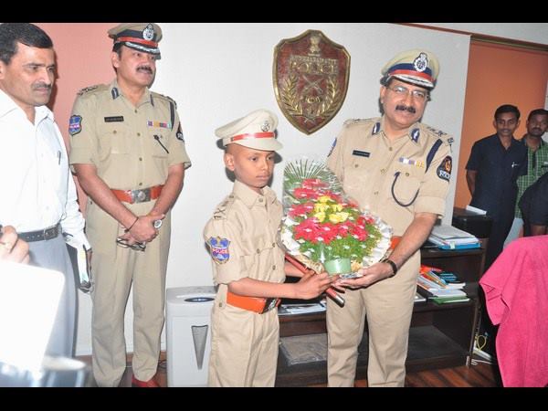 ಅಲಾ ಮೊದಲೈಂದಿ ಚಿತ್ರದ ದೃಶ್ಯದಲ್ಲಿ ಏನಿದೆ?